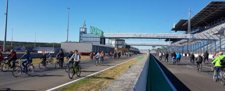 Fahrradfahren und Inlineskaten auf dem DEKRA Lausitzring