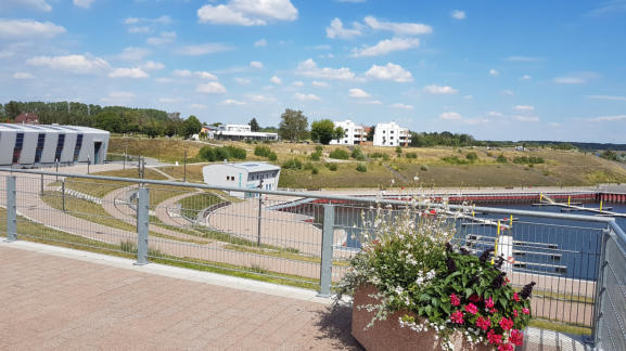 Blick von den IBA- Terrassen auf den Stadthafen 